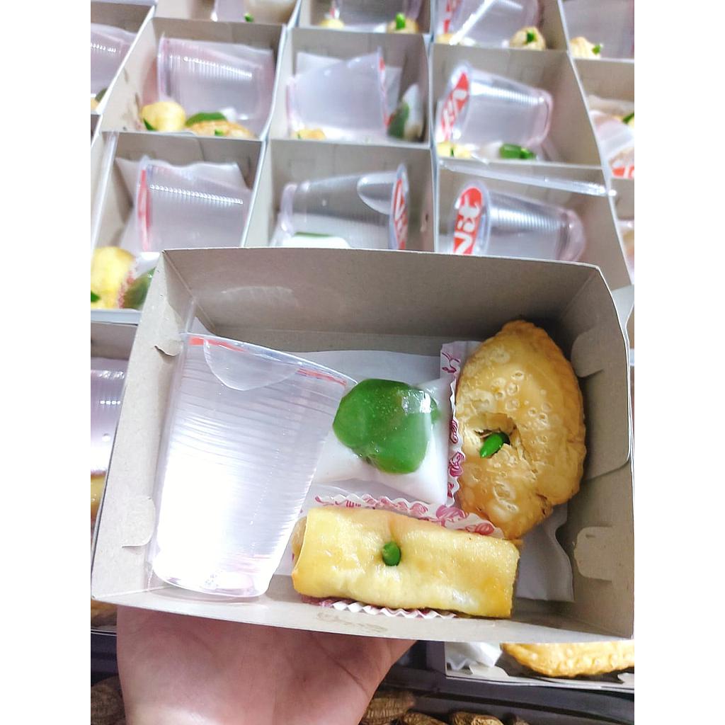 Snack Box isi Sosis solo - Bugis mandi - Aqua