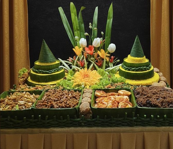 Tumpeng (25 Porsi) By Bunda Tari Catering