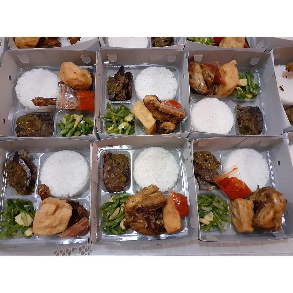 NASI BOX AYAM GORENG &amp; PARU CABE IJO