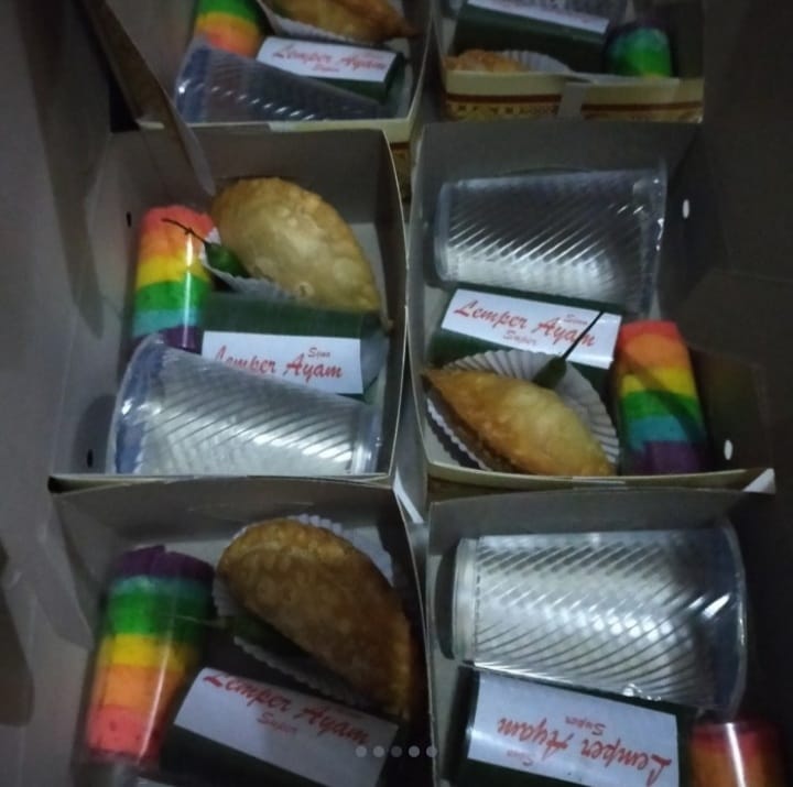 SNACK BOX BERBAGAI MACAM PILIHAN KUE ENAK