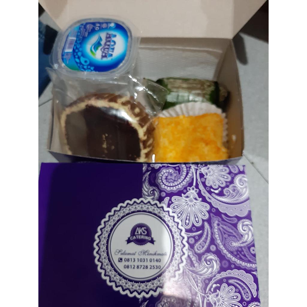 SNACK AKS Lemper ayam, risol mayonais, bolu Taiwan , air dan tisue