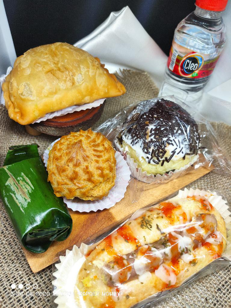 (Snack box + Air Mineral (3 kue + air mineral )