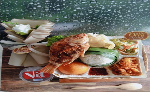 PAKET E ( Paket Nasi Spesial Ikan Bumbu Acar +Kentang MUstofa )