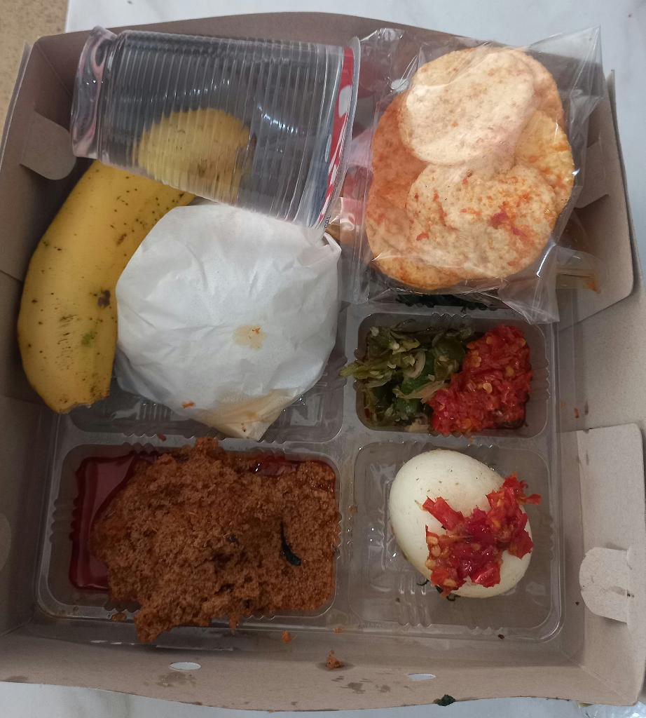 Nasi Box Rendang dan Telor Bulat Padang Panjang