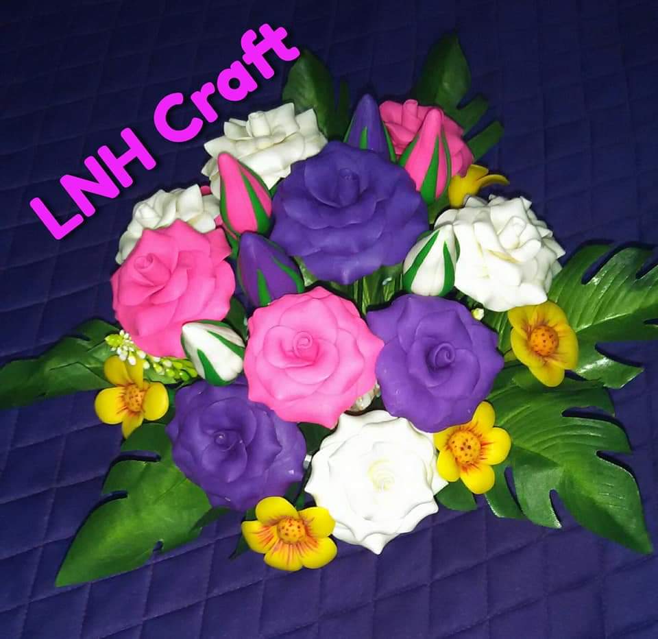 souvenir bunga mawar dengan aneka warna terbuat dari sabun