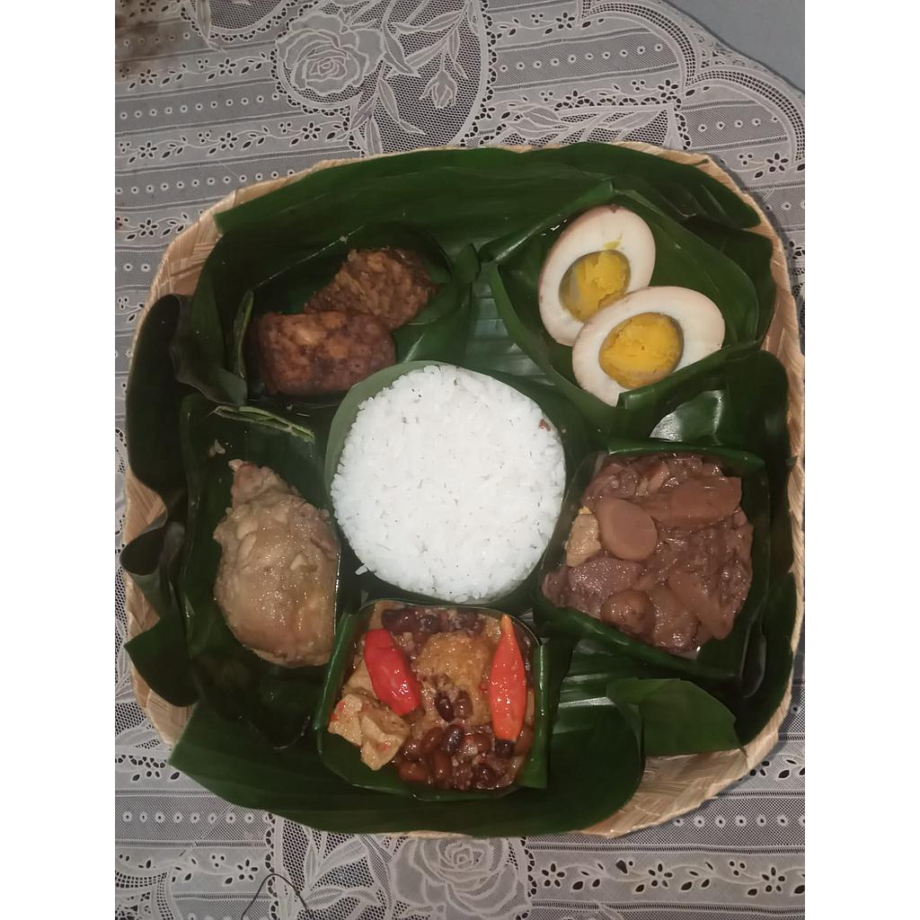 Paket Nasi Gudeg Han's Bakery and Cake