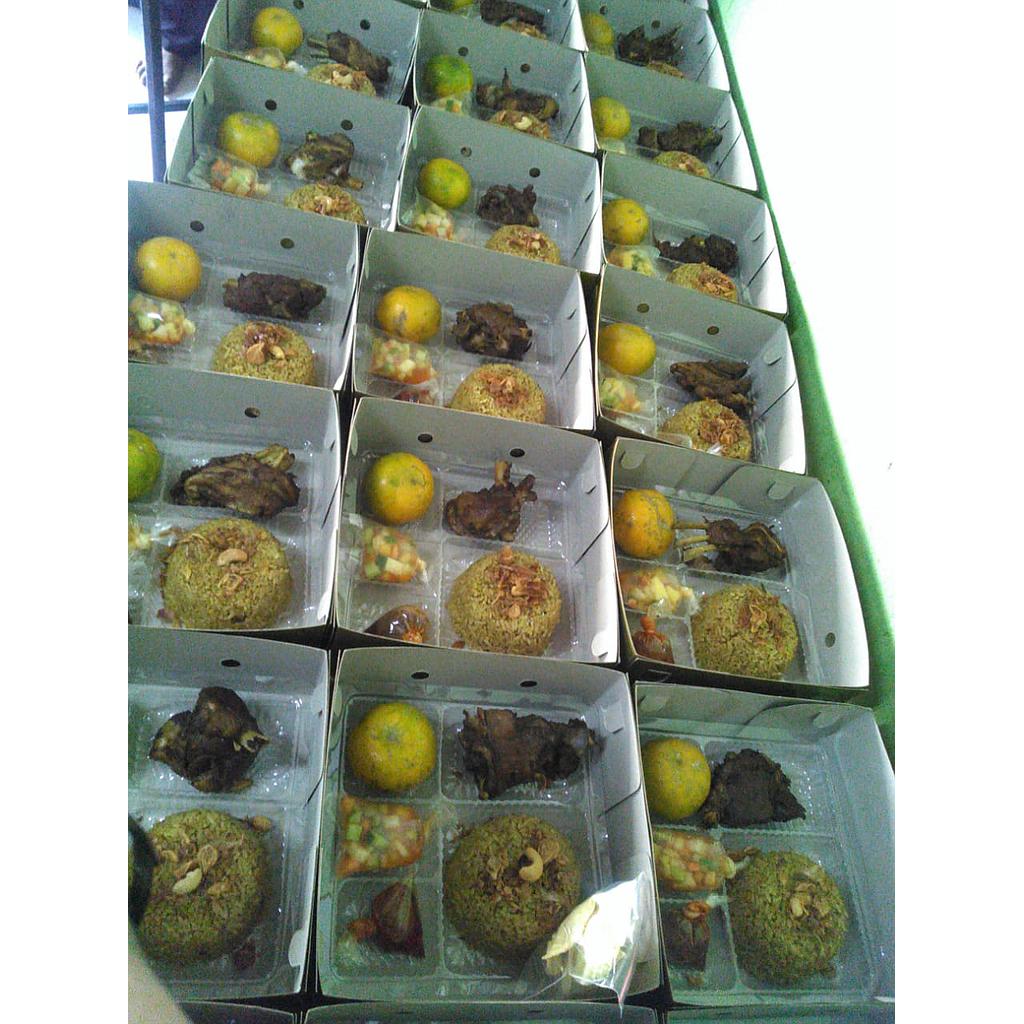 Paket nasi kebuli kambing