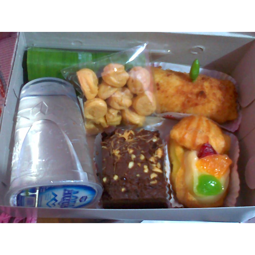 Paket A Snack Box + Buah