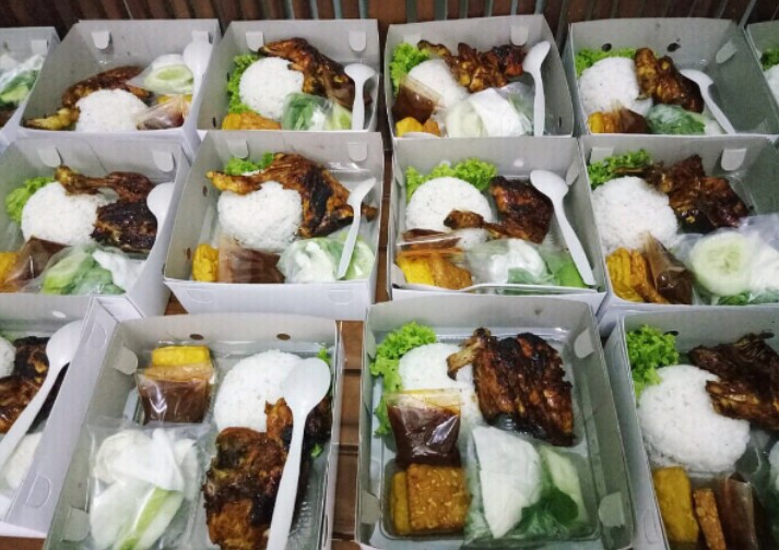 Ayam Bakar Komplit