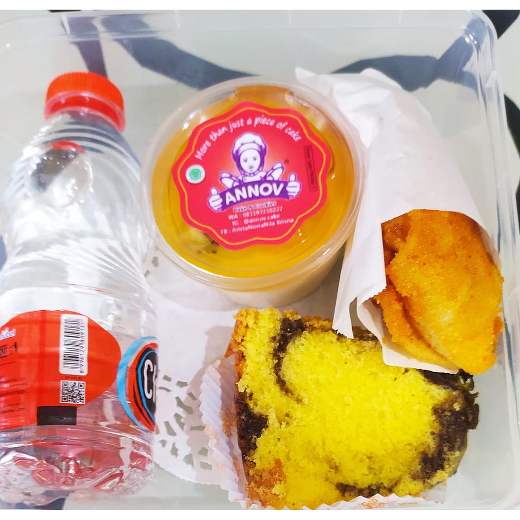 Snack Box Paket D By Annov (teh kotak, pastel,soes)