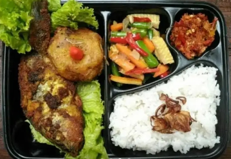 LUNCH BOX