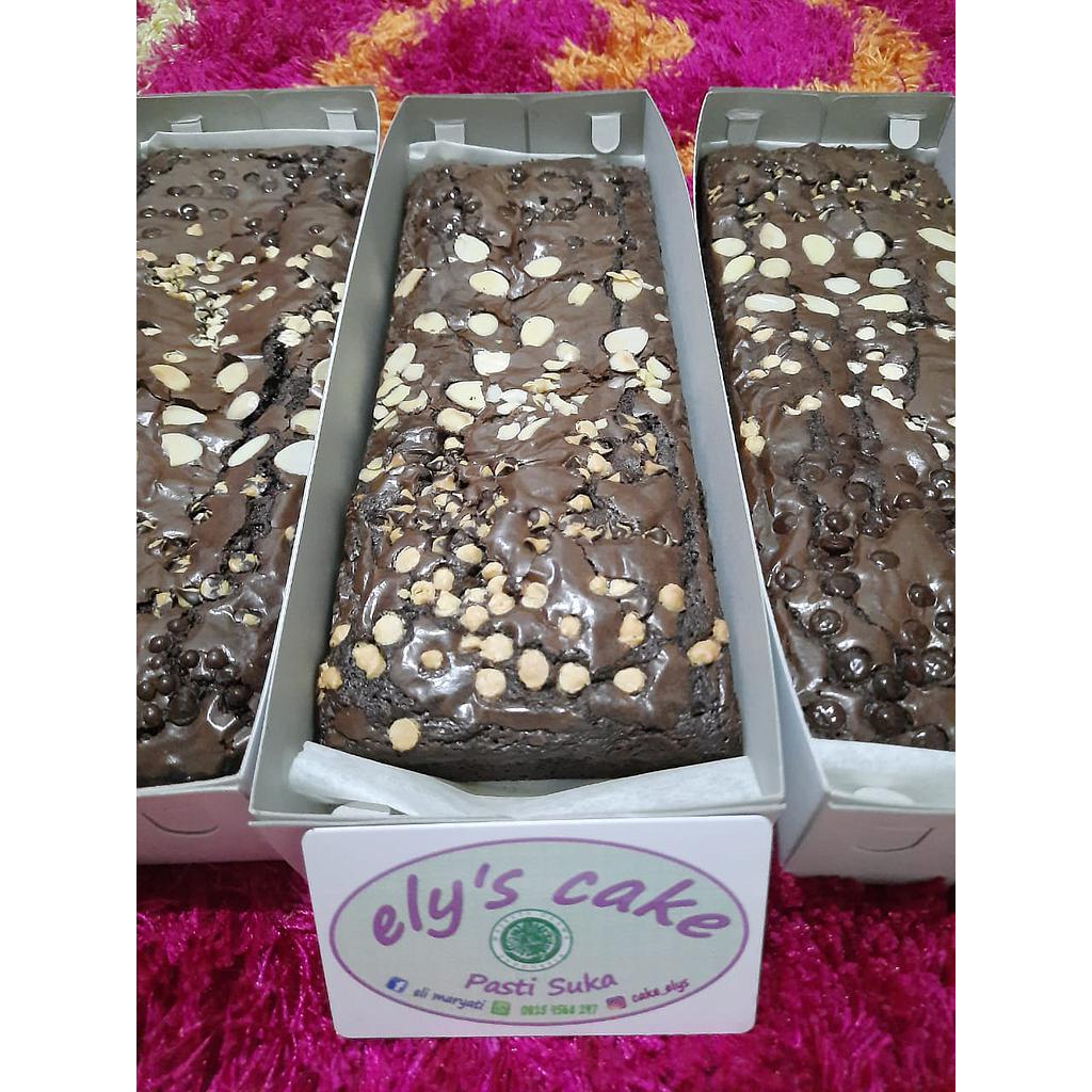 Shiny Brownies Cake