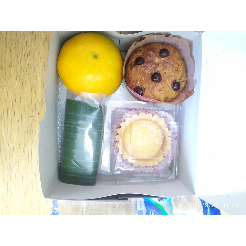 Snack Box 1 Dewie Tan Food &amp; Cakes