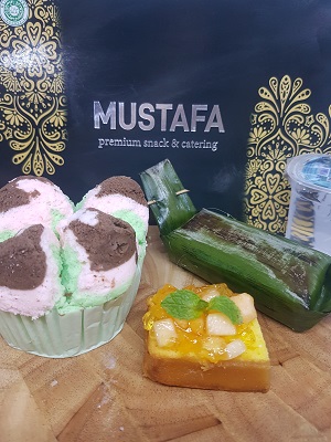 Snack Mustafa 23 ( Bolu Kukus, Lemper Bakar, Mango cake )