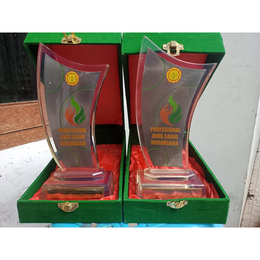PIALA AKRELIT CAHAYA NUSANTARA
