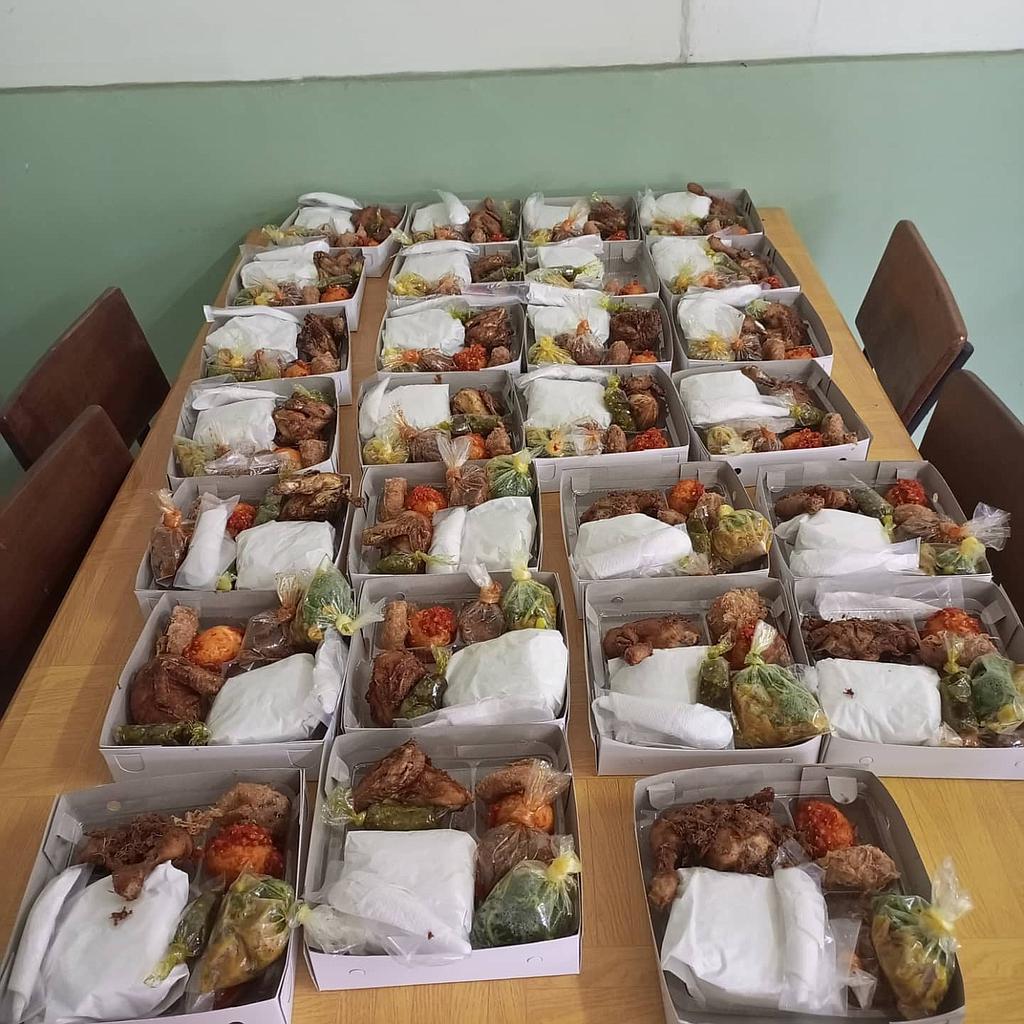 Nasi kotak komplit Ayam Bakar + Rendang + Perkedel