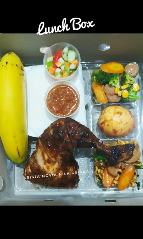 LUNCH BOX BY ANNOV (nasi, ayam bakar, telor balado, acar, cap cay, sambal, pisang)g