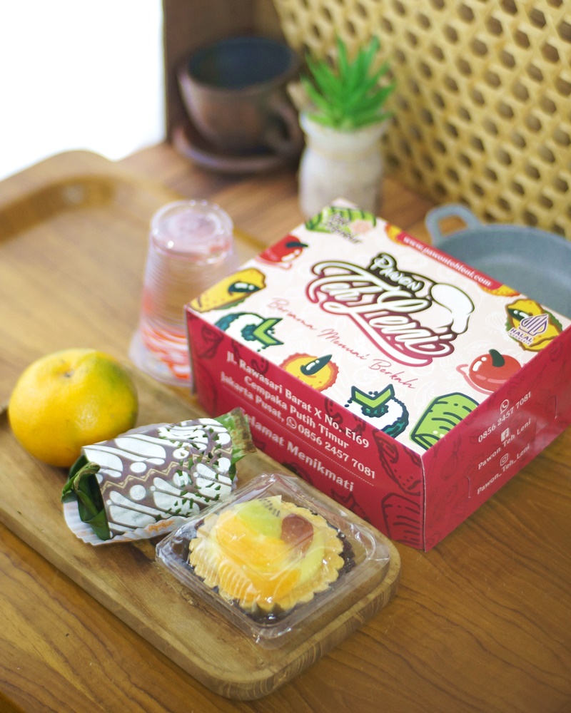 Snack Box isi Pie Buah - Lemper Bakar - Buah Jeruk - Air Mineral