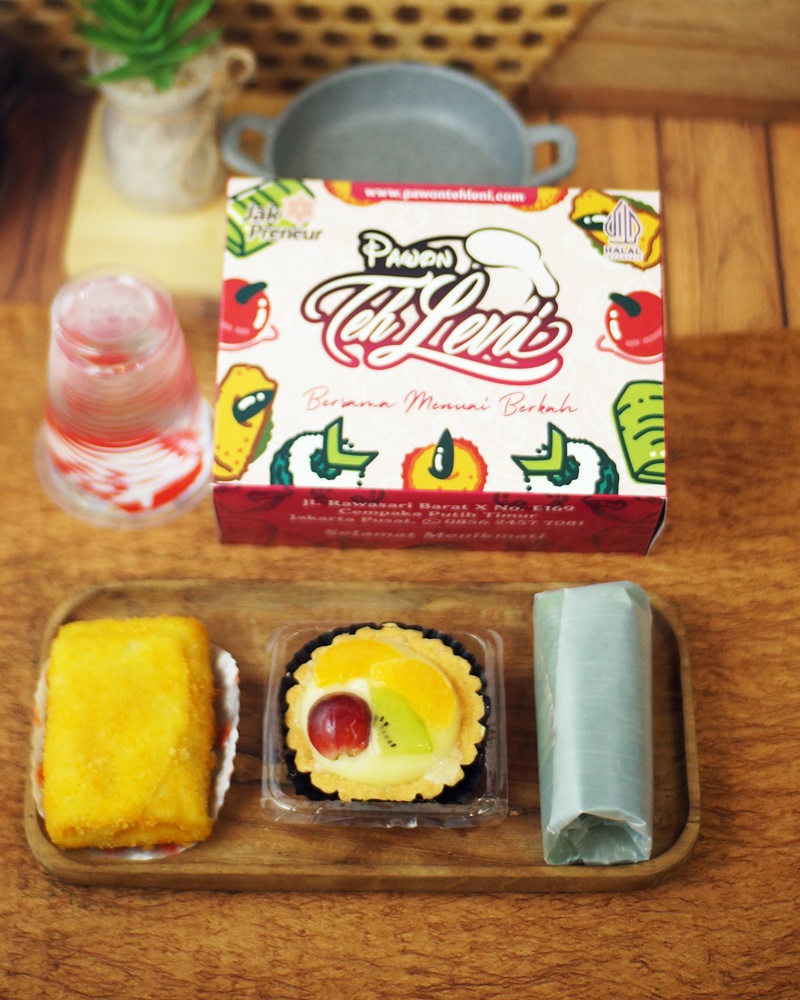 Snack Box : Lemper Ayam - Risol Mayo - Pie Buah - Air Mineral