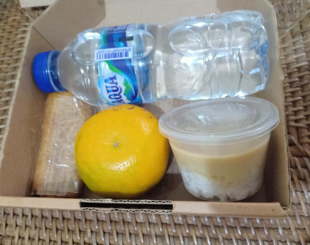 Snack box: 1 asin,1 manis, 1 buah 
