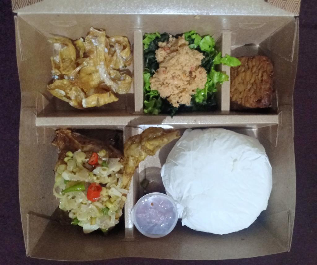 Ayam.urab sambal matah 