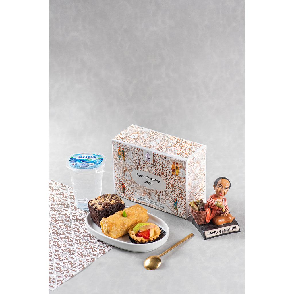 SNACK ATJ A ( 3 snack Sosis solo, Brownis, Pie buah + air mineral gelas)