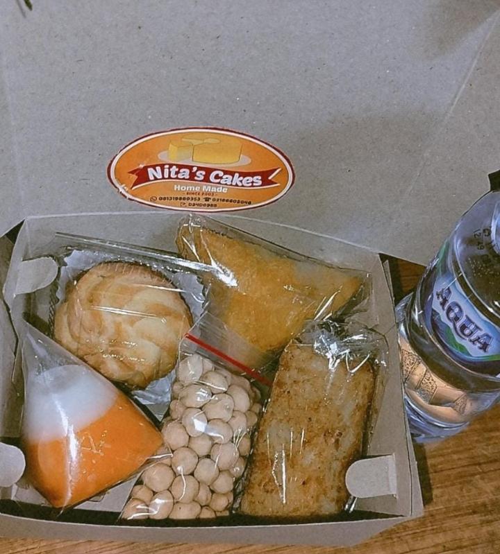 Snack Box by Nitas Cake