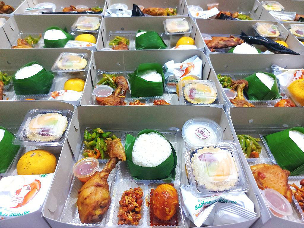 paket nasi dan snack pawon teh leni
