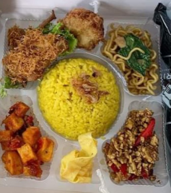 Paket nasi kuning