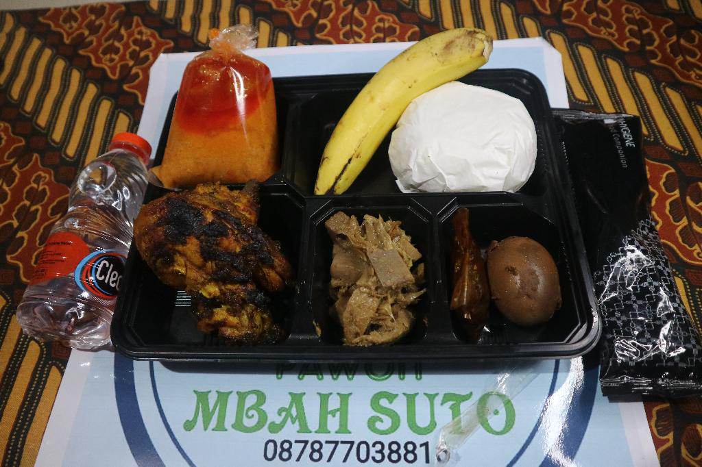 Nasi gudeg komplit
