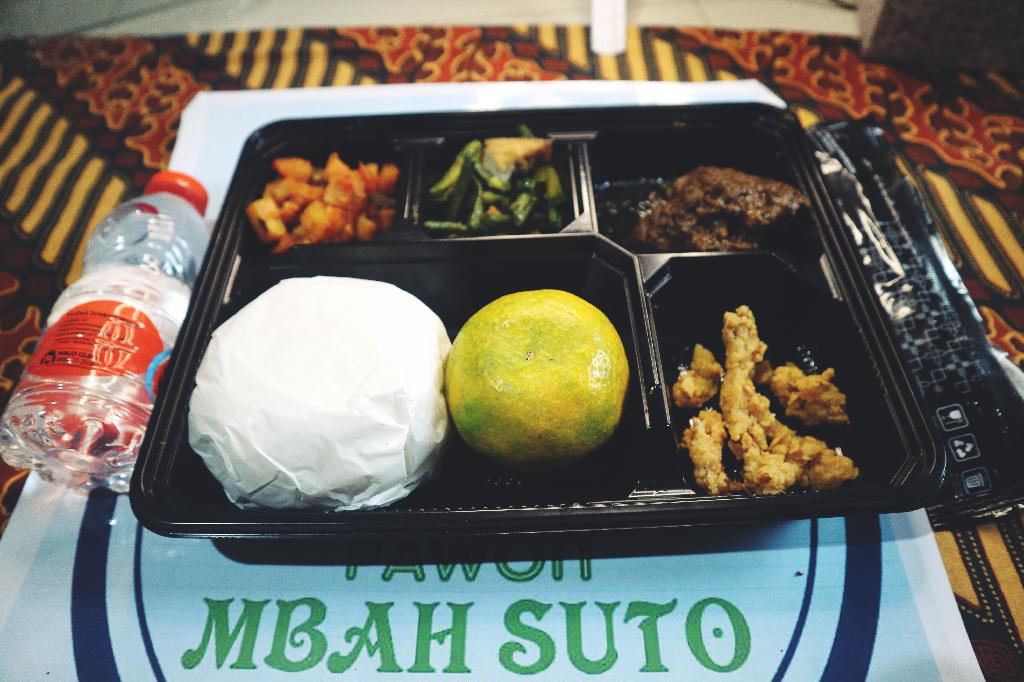 nasi box daging lengkap