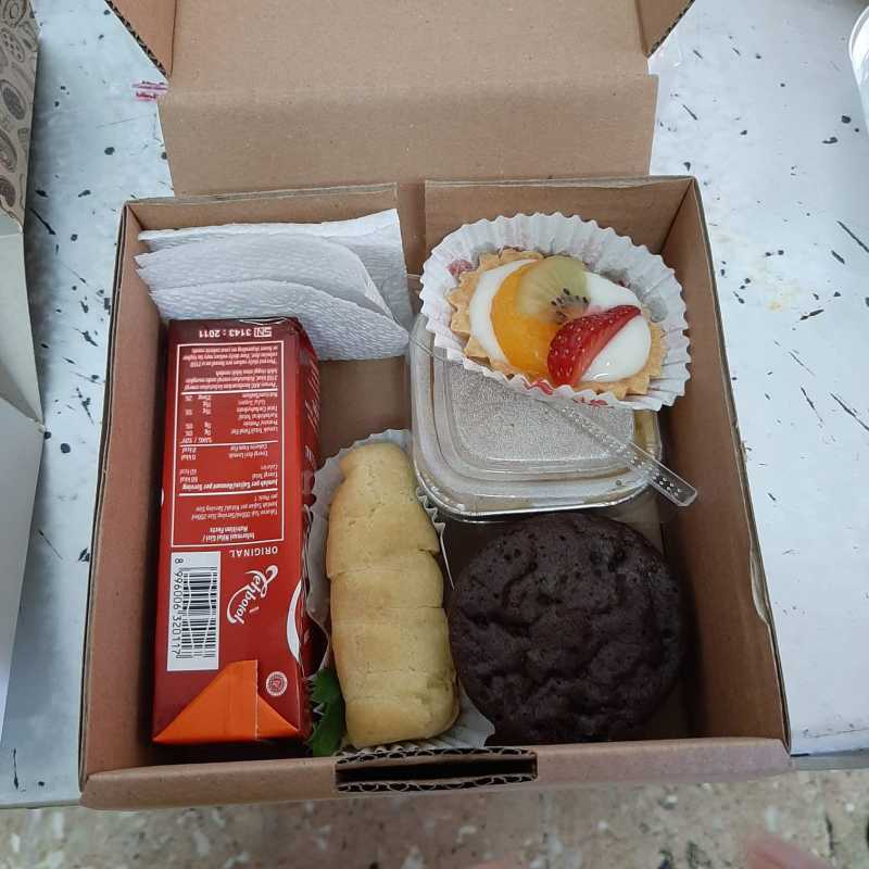 Snack Box Husin&amp;Nur