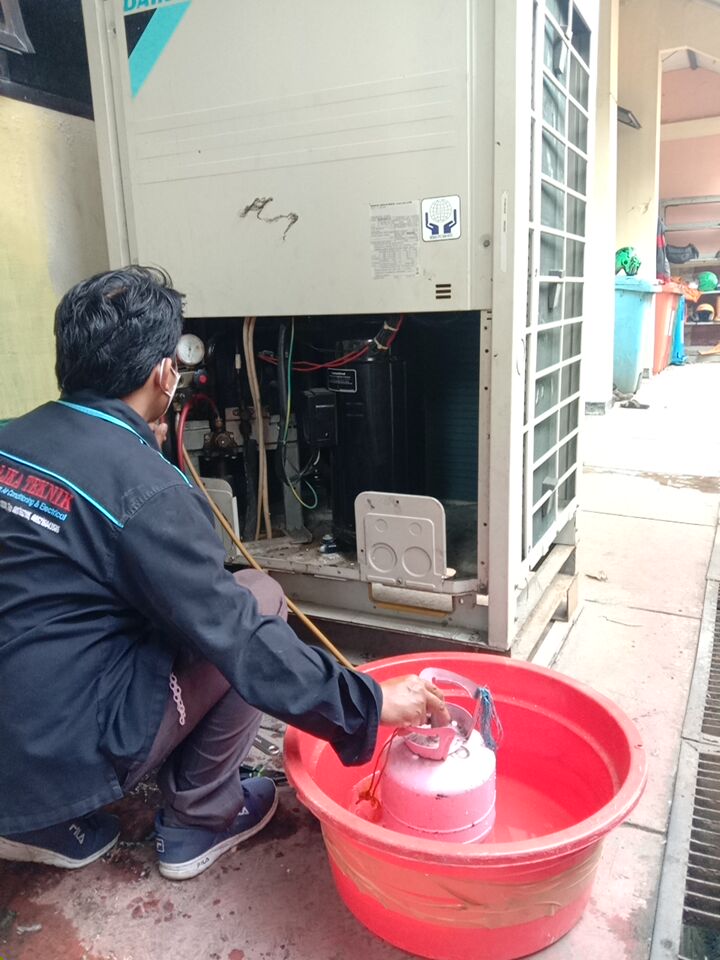 Isi Gas Freon AC Central