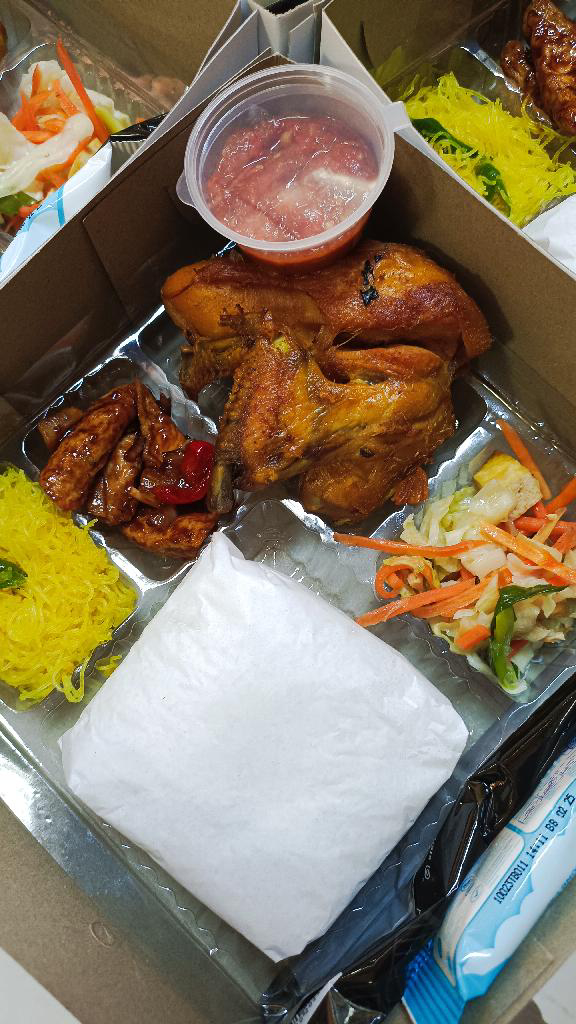 Nasi box ayam bakar mpo wati