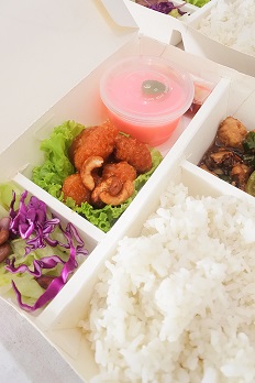 Lunch Box C (Tuna Asam manis Mede &amp; Ayam Saus Mentega)