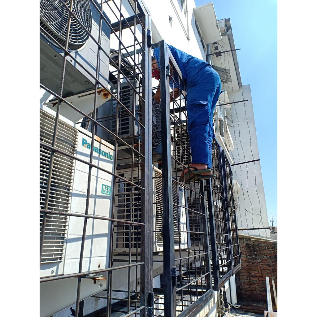 Service AC diketinggian &gt;4M