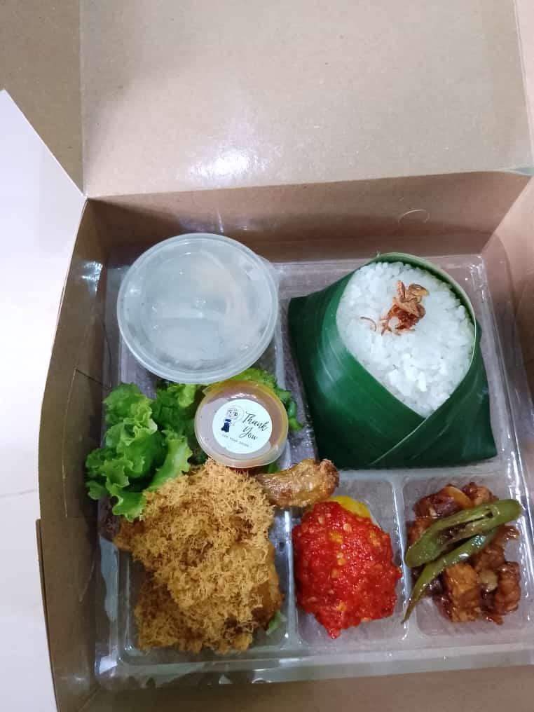nasi box kompit ayam goreng serundeng