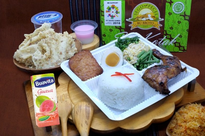 Nasi Urap Bu Broto Komplit