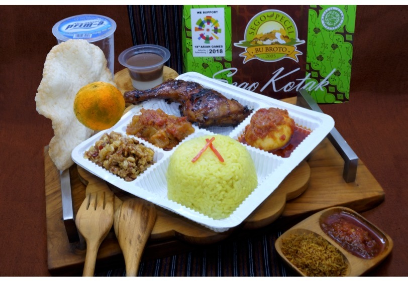 Nasi Kuning Bu Broto Komplit