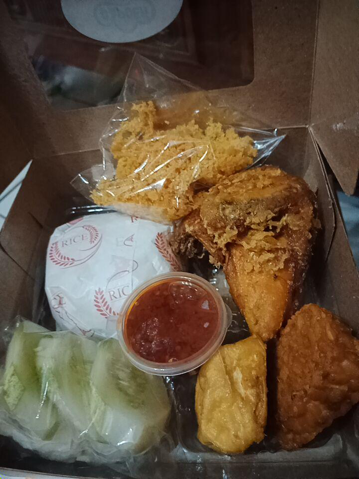 Nasi Ayam Kremes