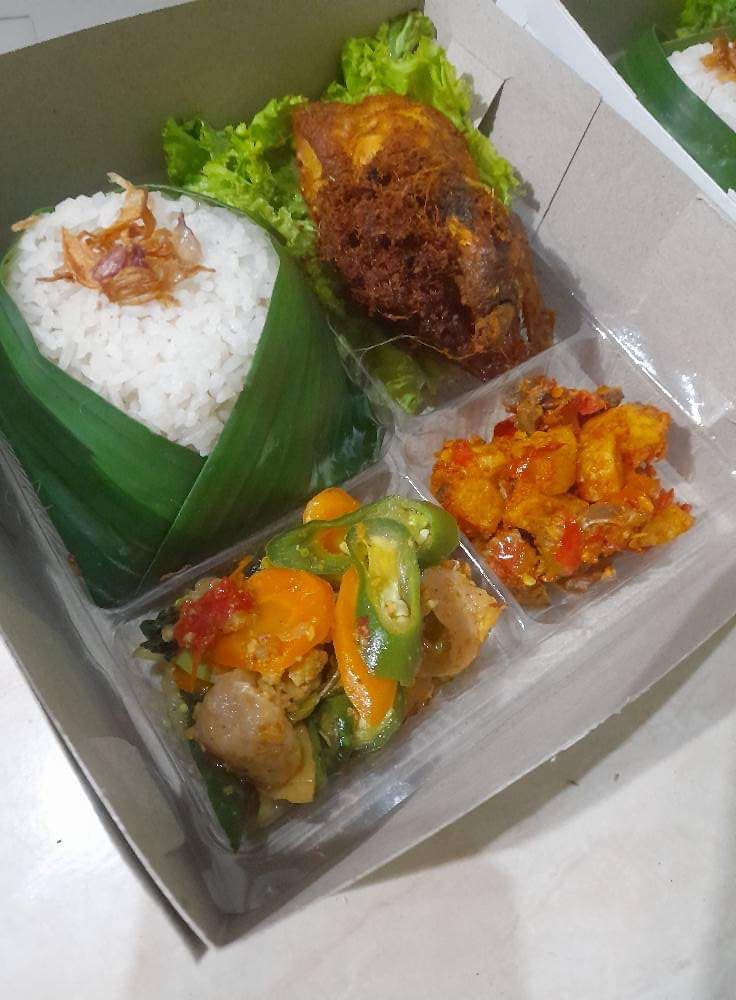 Nasi Box Ayam Goreng