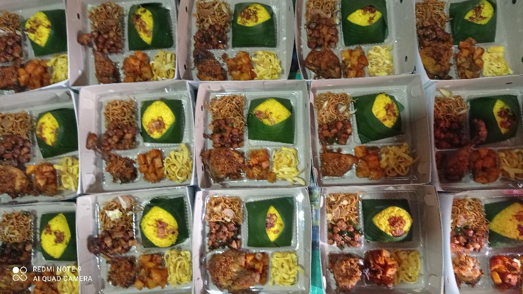 nasi kuning paket komplit 