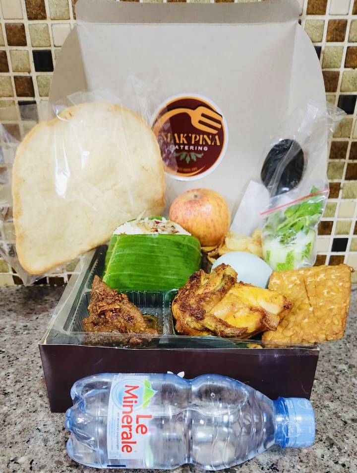 Nasi Liwet Ayam Goreng Mak'Pina