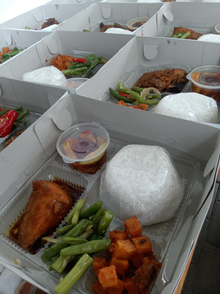 Nasi Box Ayam Pedas
