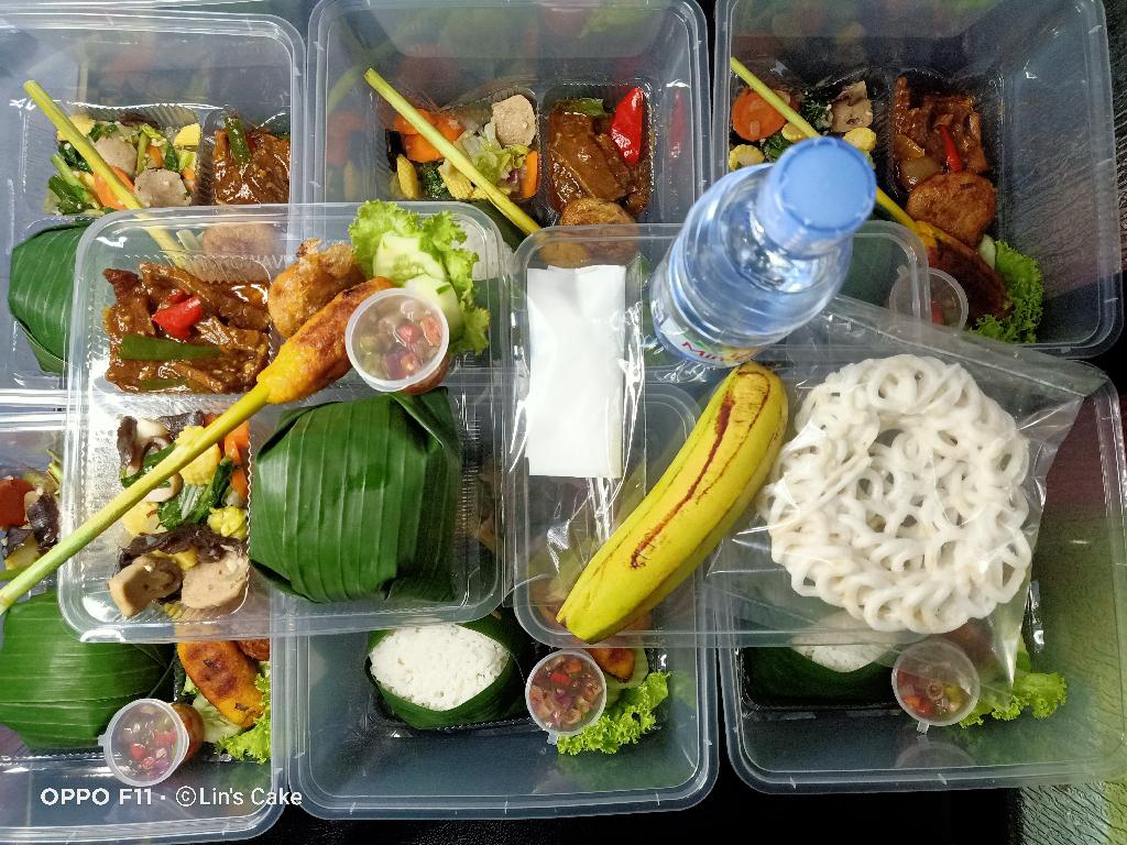 Nasi box paket sate lilit Lin's cake 
