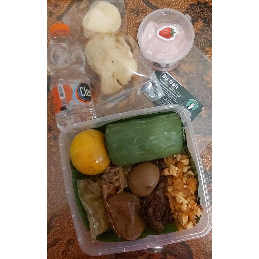 Paket  Nasi Gudeg Bu Nah