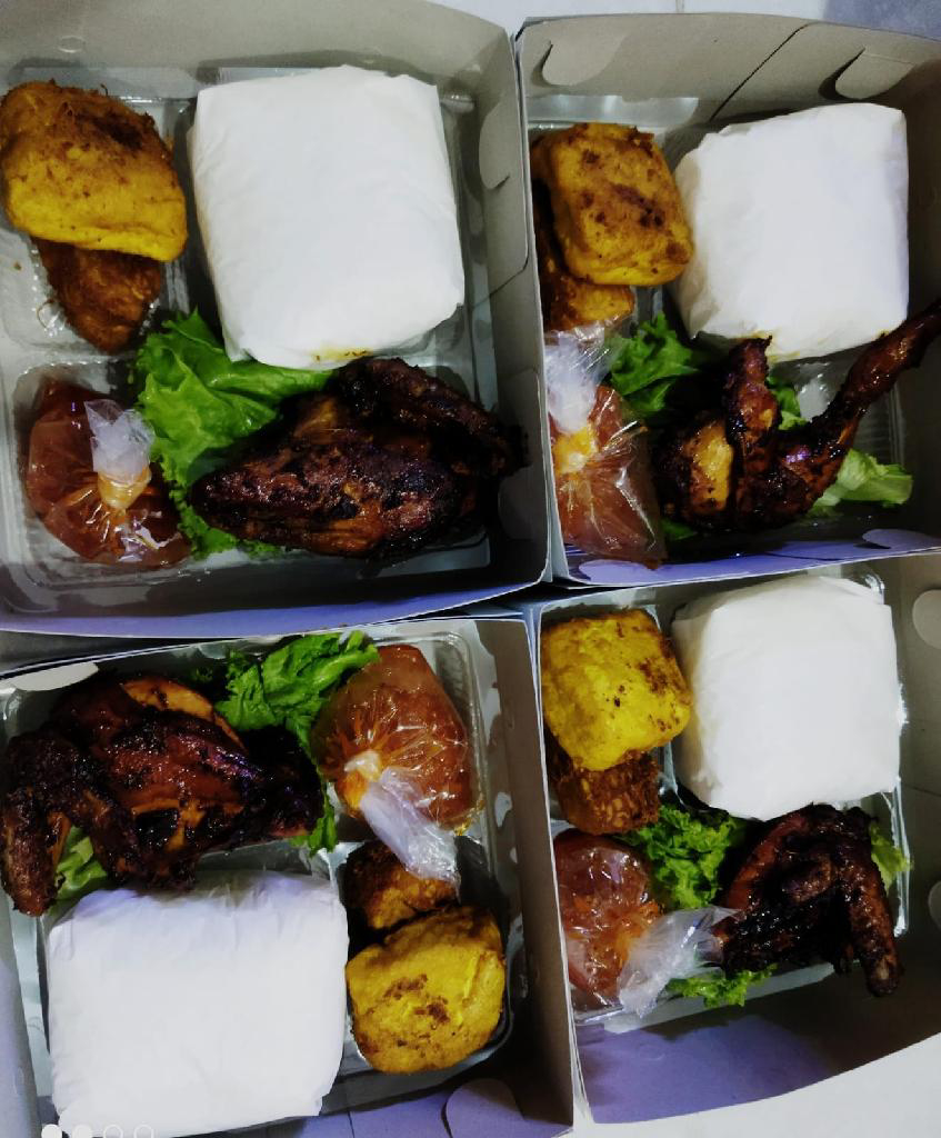 Nasi Putih/Nasi Uduk Ayam Bakar Mak Eno