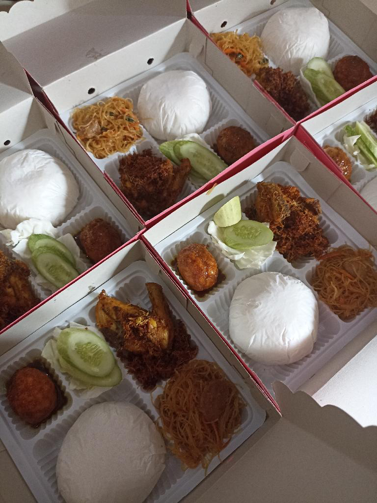 Nasi Box Ayam by &quot;bitethebomb.id&quot;