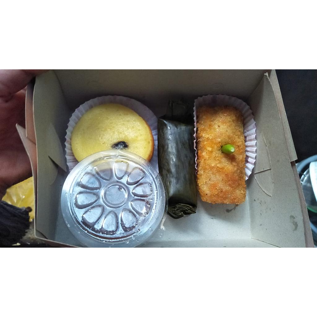 SNACK BOX WARUNG MAMAKE HJ KAMSIYAH