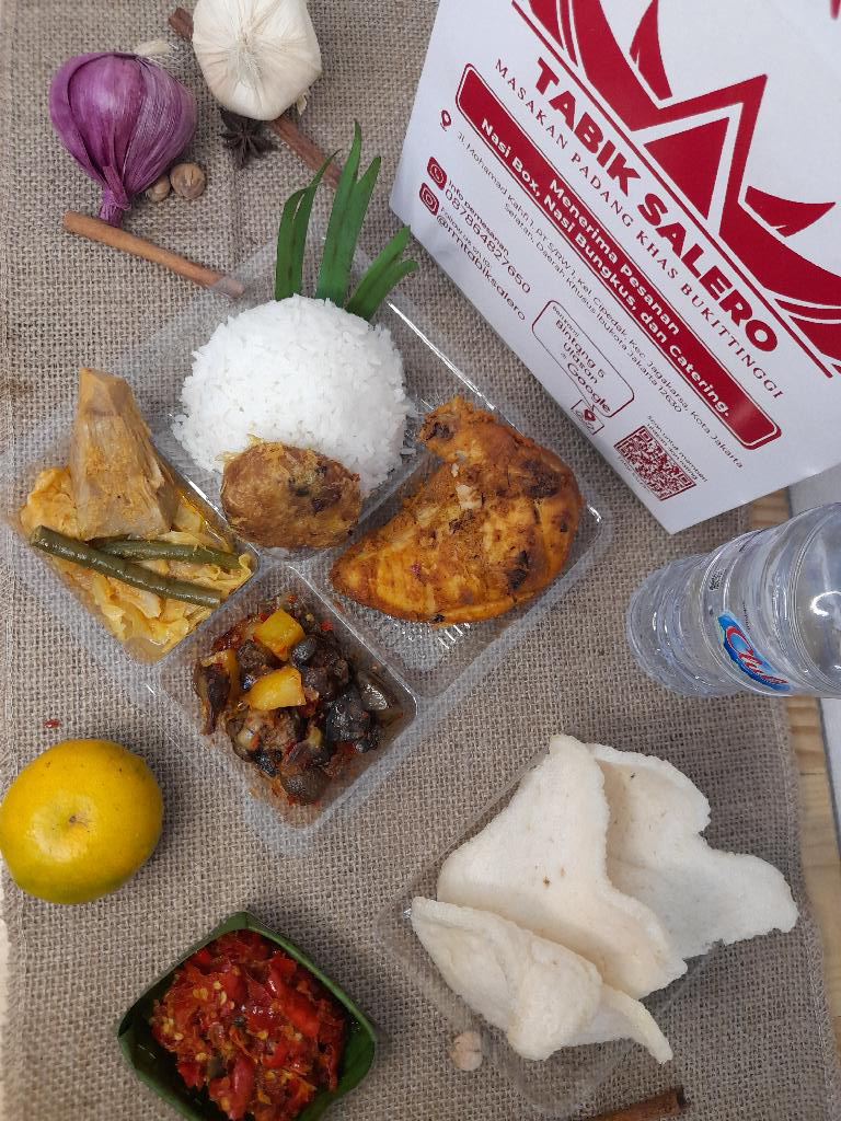 Paket Nasi Padang - Ayam Bakar dan Telur Balado